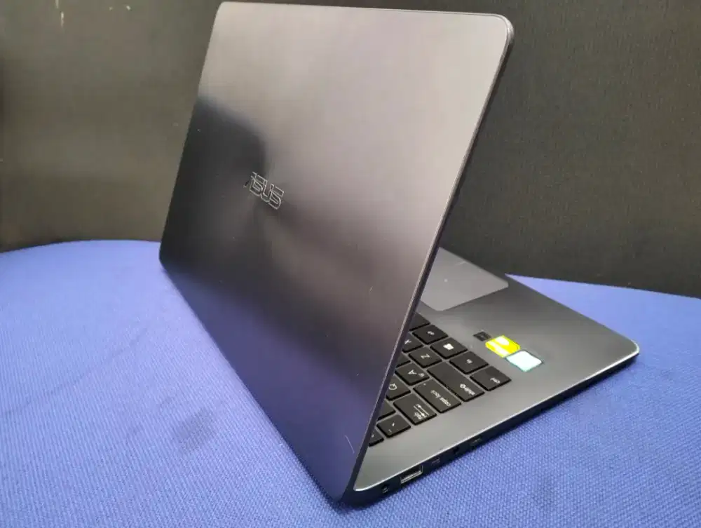mewah ASUS ZenBook core i5 GEN8/RAM 8 SSD 512/Nvidia mx150/BACKLIT