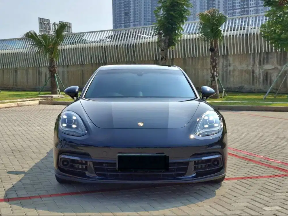 (KM 9rb)Porsche Panamera 4s 3.0 AT. Tahun 2017. Hitam. New a like.