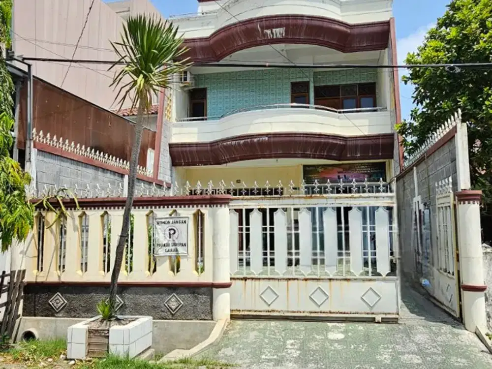 Rumah 2,5 lantai dekat jalan raya gajahmada dan paragon mall