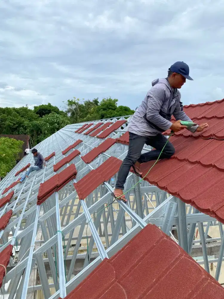 JASA TUKANG ATAP BAJA RINGAN