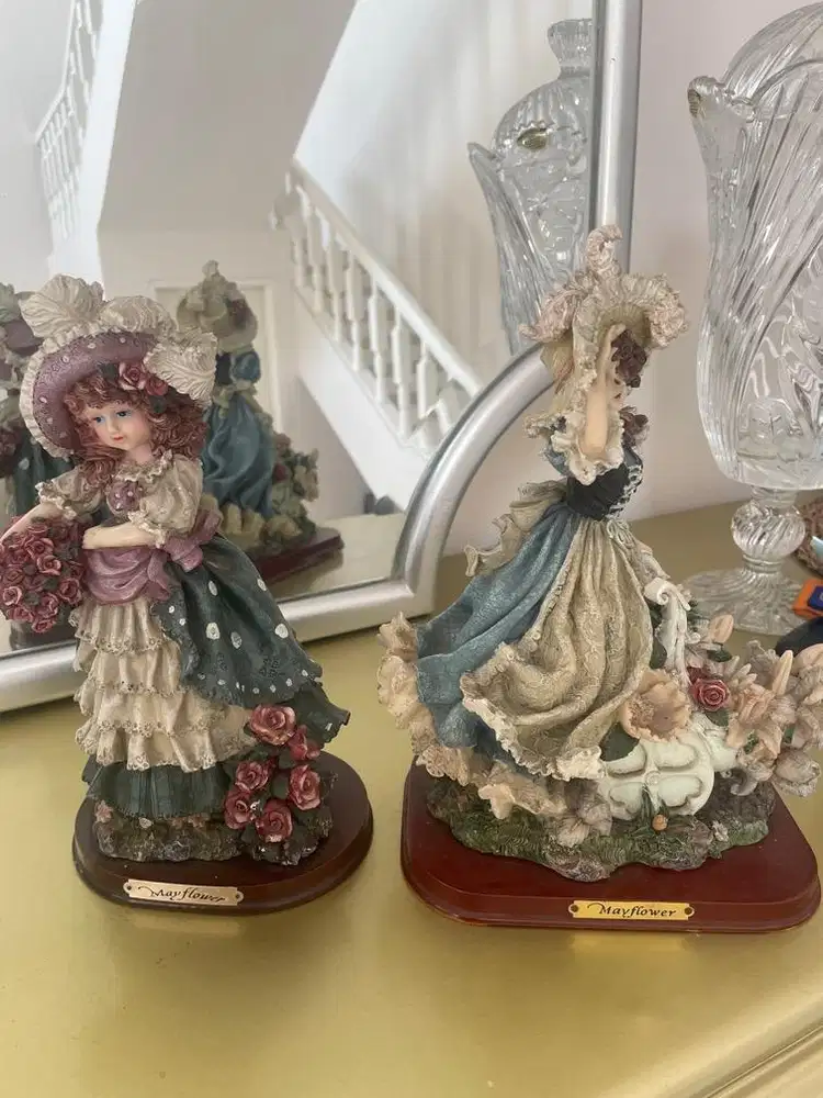 Hiasan patung wanita