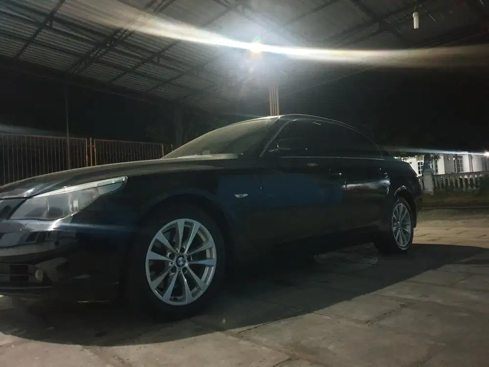 BMW 520i 2004 Bensin