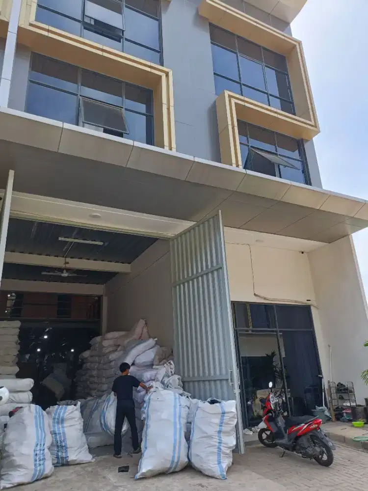 PERGUDANGAN DIJUAL SIAP PAKAI,TERSEDIA LIFT.KHUSUS YANG SERIUS