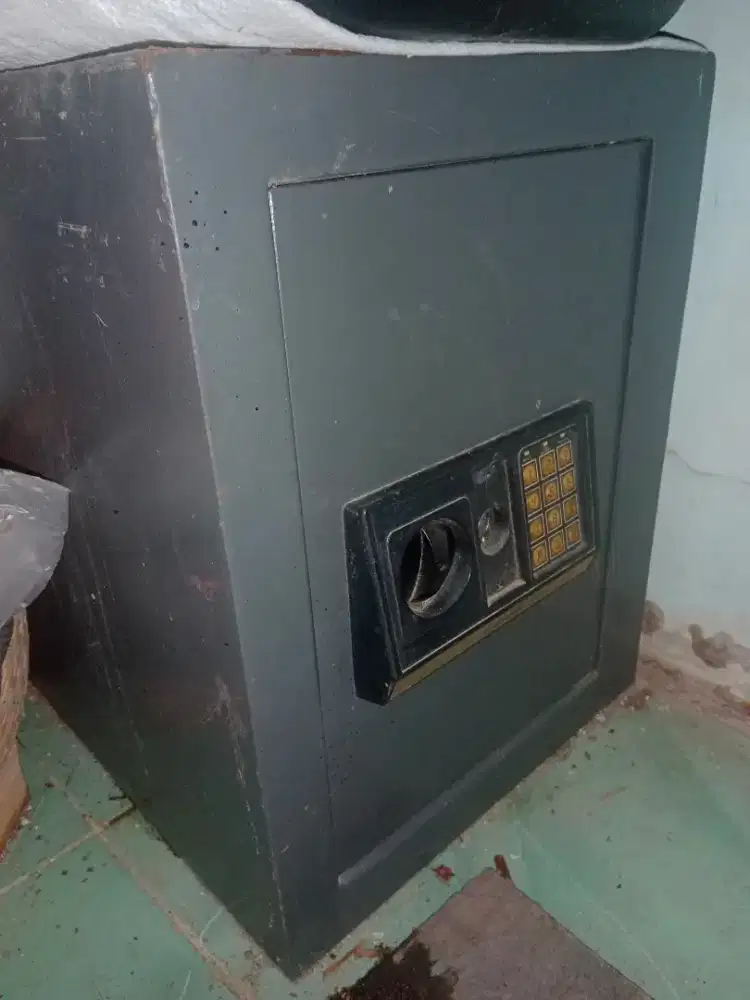 Jual brankas besi bekas