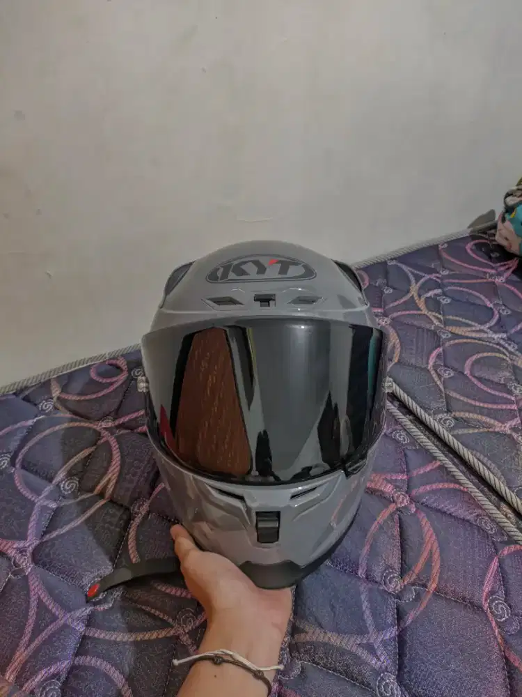 KYT striker gorila grey