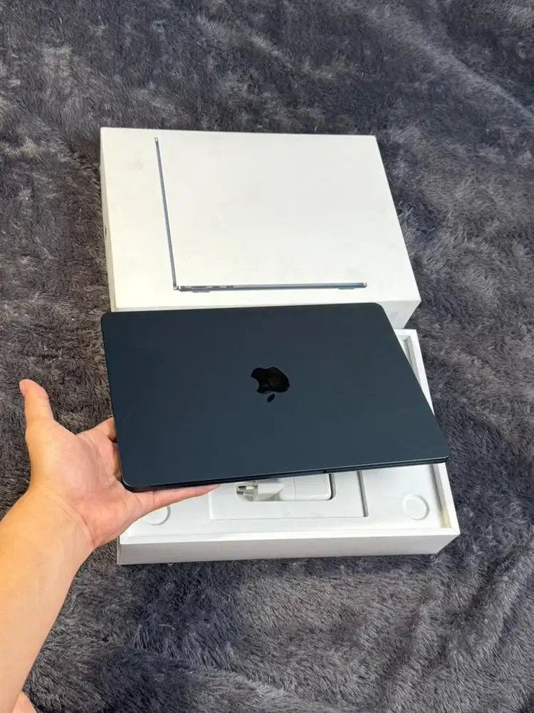 macbook air m4 256gb ibox garansi on 8/2026