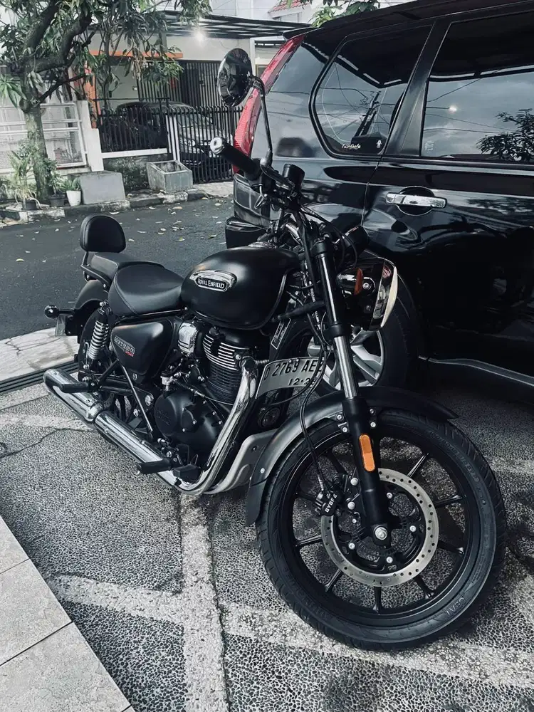 Royal Enfield Meteor 350 Black Supernova (2024)
