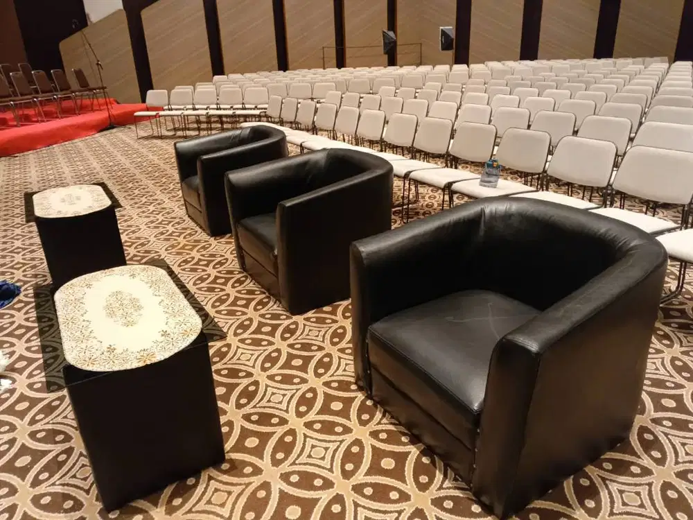 Sofa, Meja dan Dekorasi