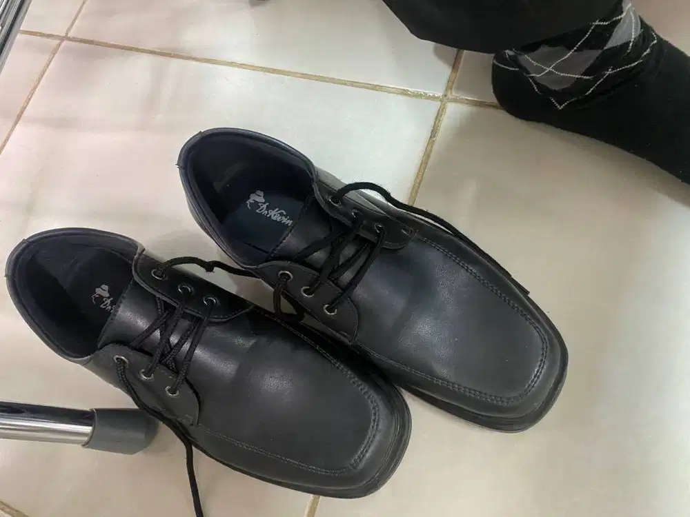 Sepatu Pria Pantofel Hitam • Pas buat kuliah,
