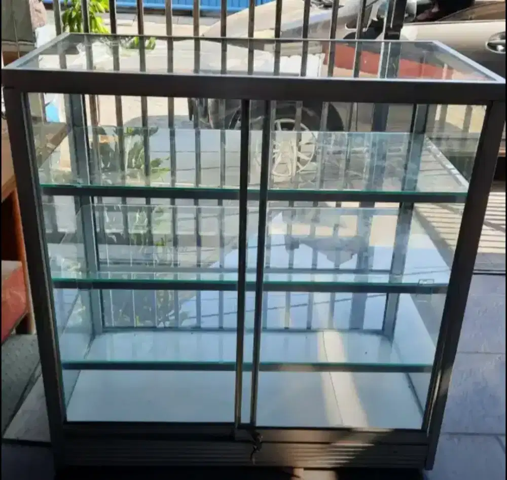 Estalase Kaca ( Moving )