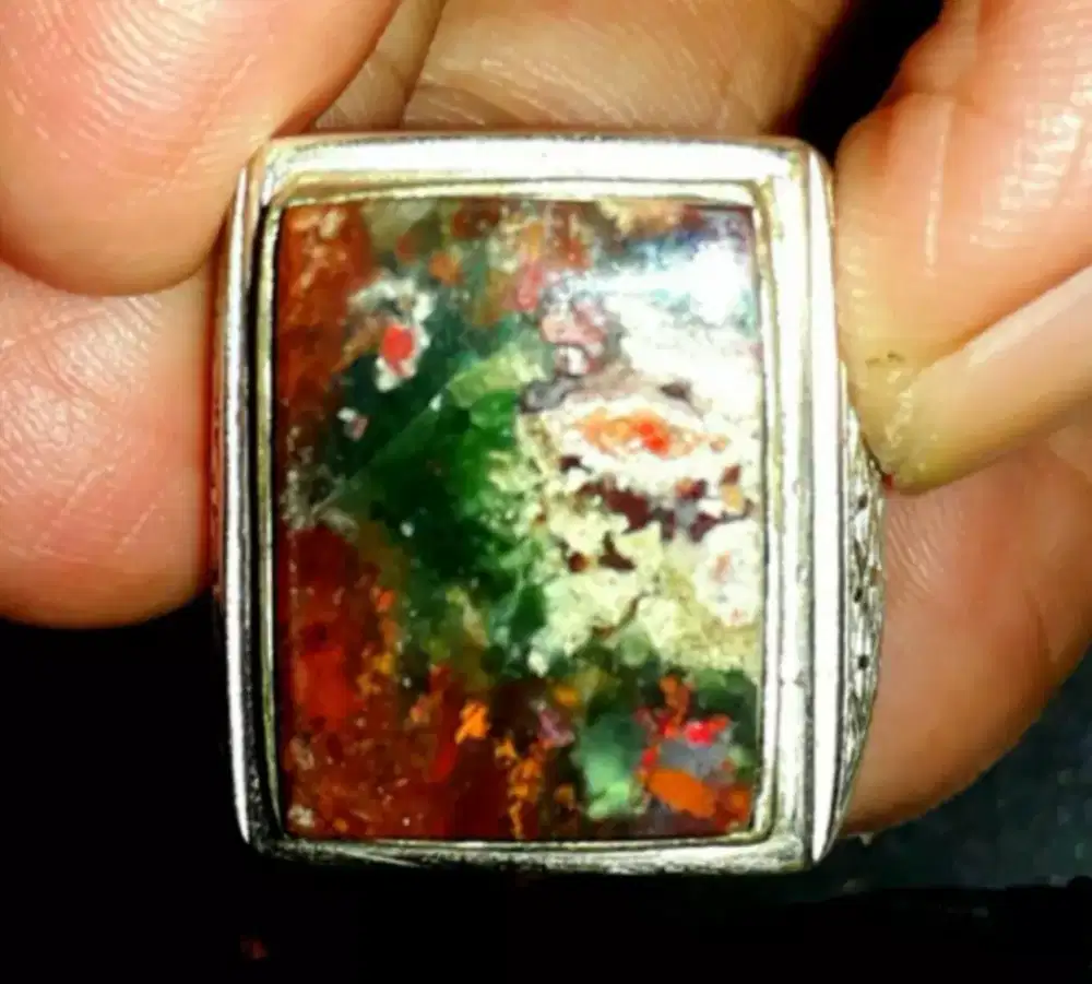 Batu pancawarna Garut edong