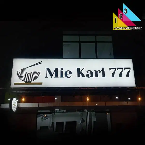 Neon Box LED Outdoor Anti Hujan – Cahaya Stabil 24 Jam