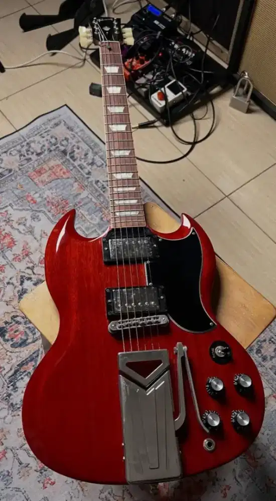 Gibson Sg standart 61 sideways vibrola in vintage cherry lengkap