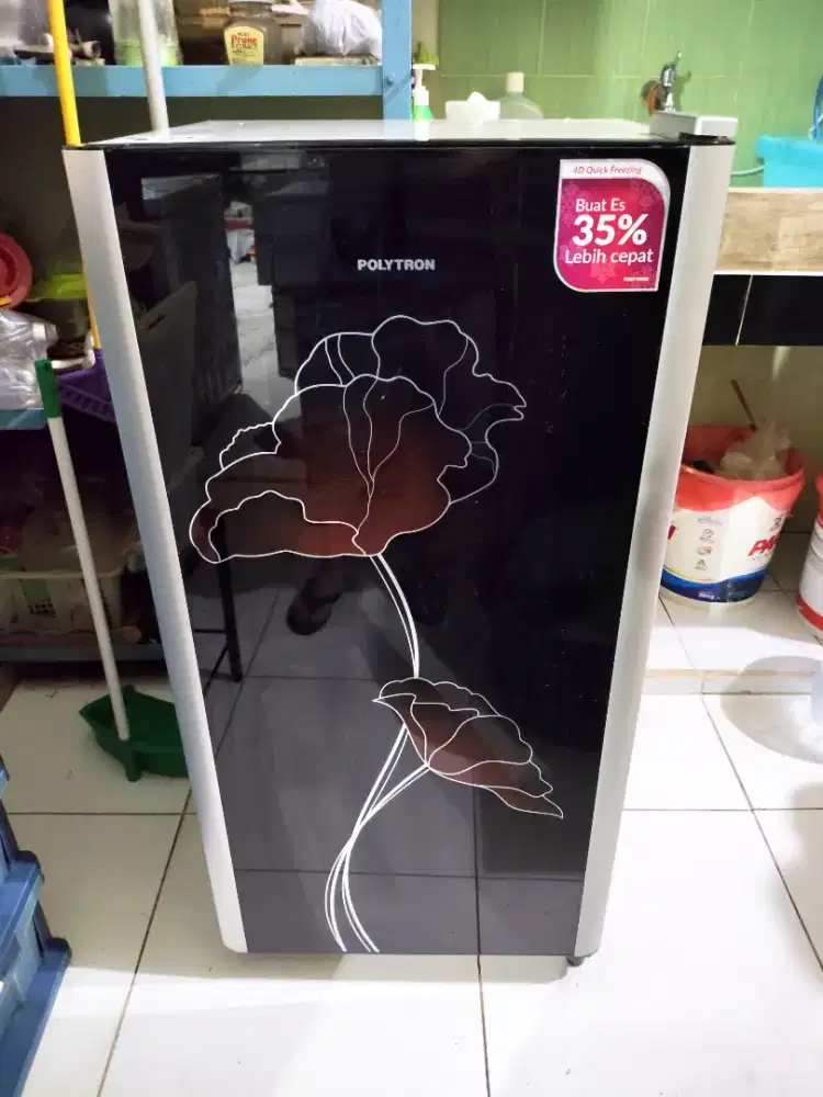 DIJUAL KULKAS POLYTRON 1 PINTU BEKAS BERFUNGSI NORMAL