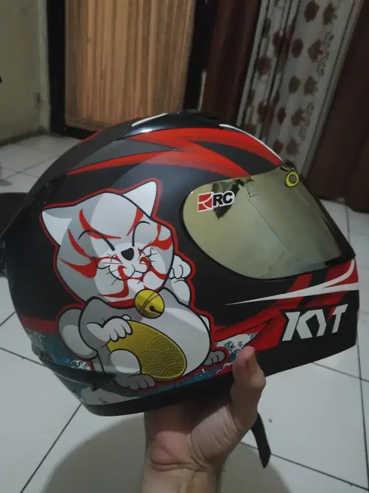 Helm Kyt R10 Motif