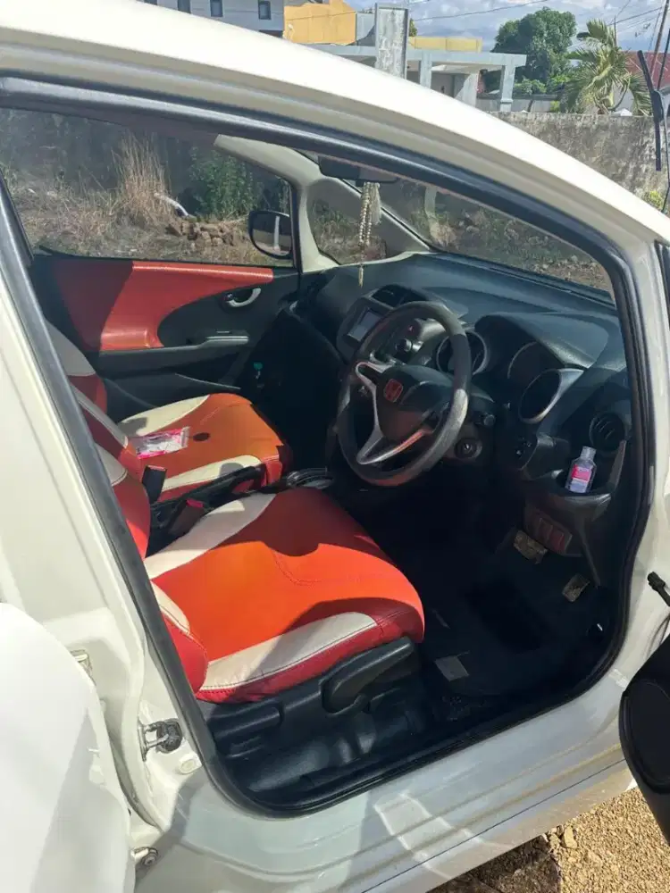 Di jual honda jazz 2011