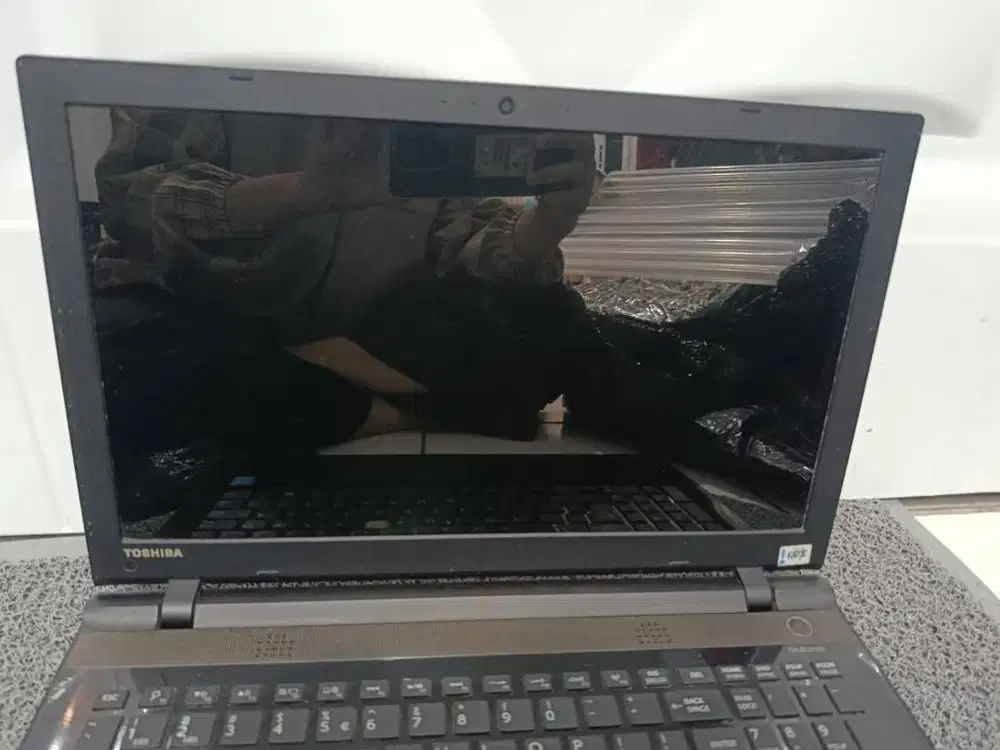 Laptop Toshiba satellite C55-C2048  Windows 10 pro 64-bit