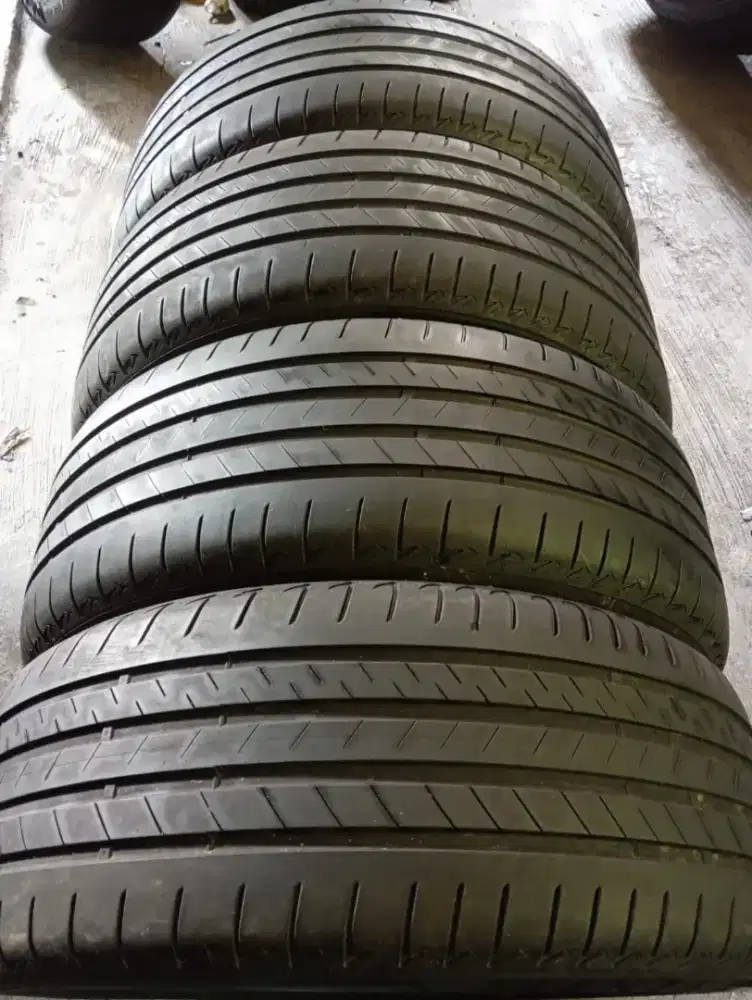 Bridgestone alenza 255 50 R21