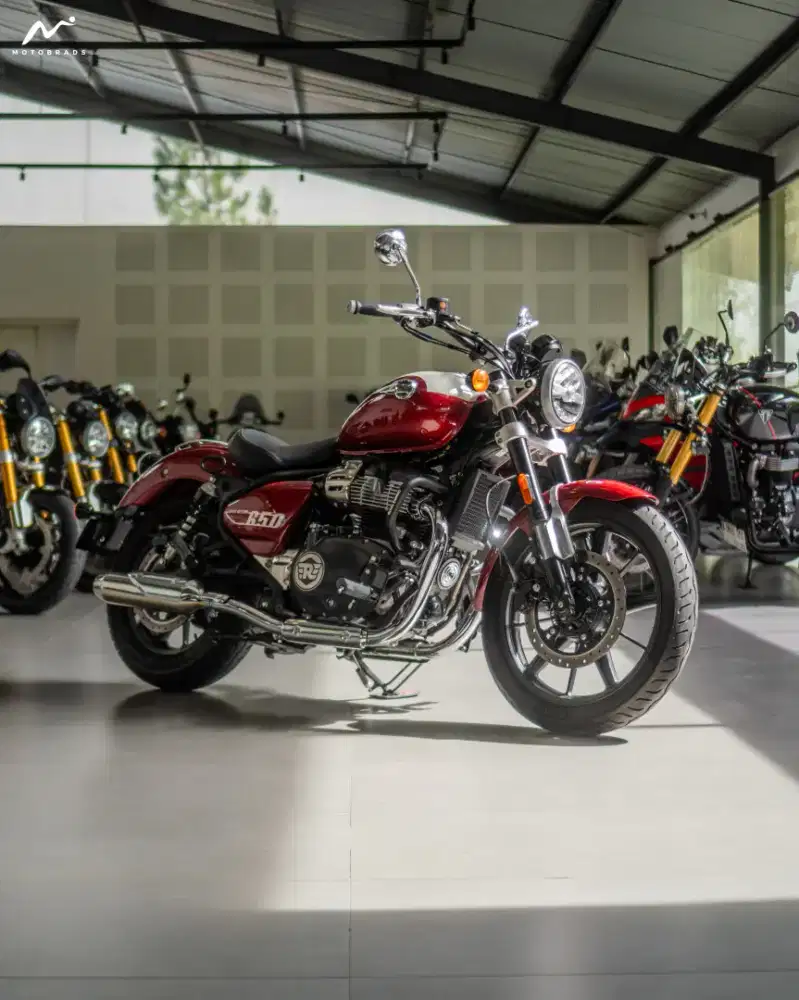 Royal Enfield Super Meteor 650 Celestial Red 2023 Very Low Odo