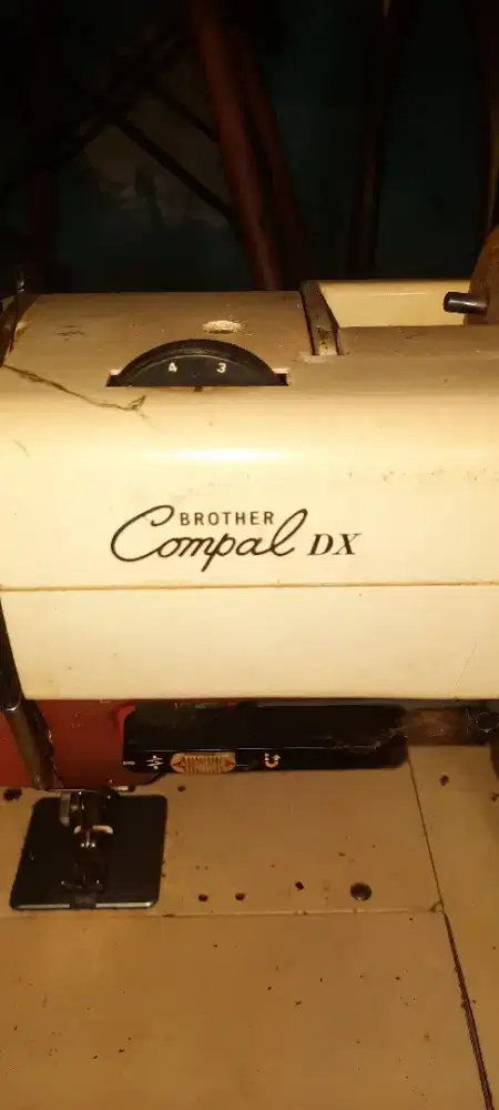 Mesin jahit rajut Compal DX