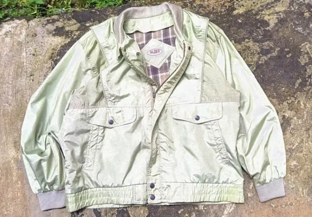 jaket bahan parasut model vintage