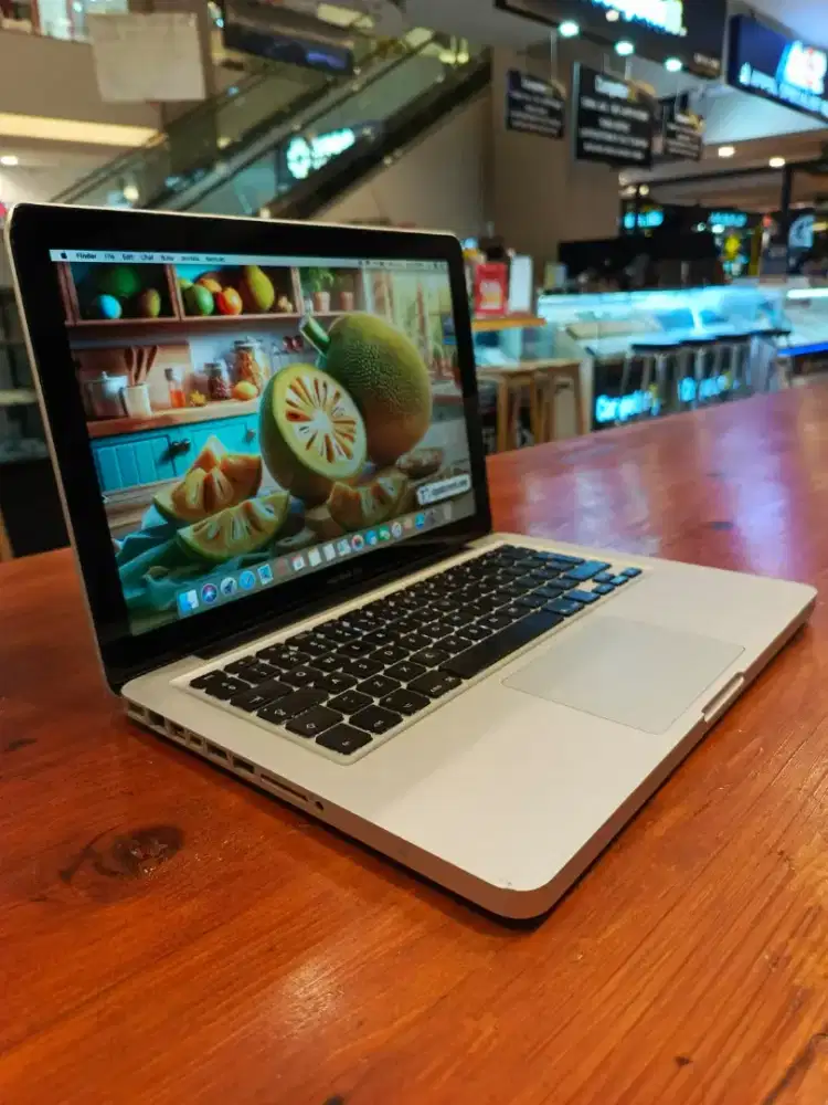 Macbook Pro 13 inch , early 2011