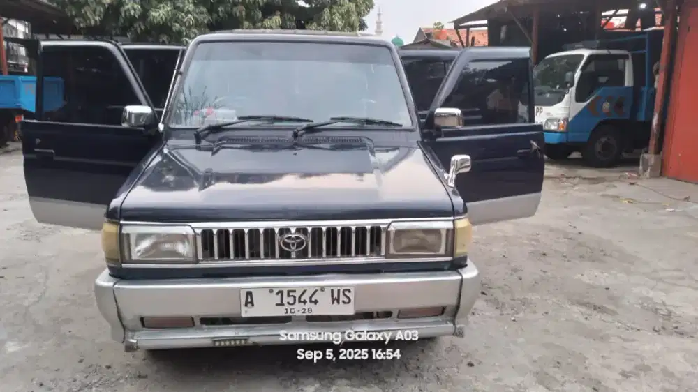 mobil kijang jantan