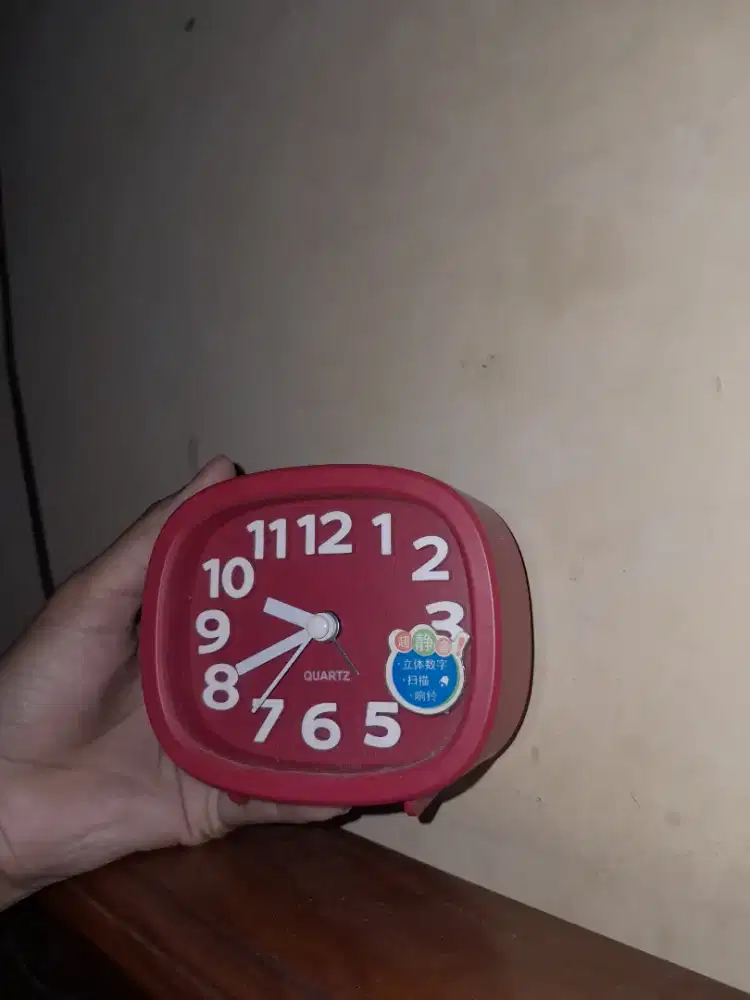 JAM MEJA MERAH MODEL UNIK