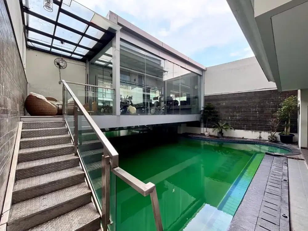 Tebet Rumah Mewah Clasic Style  HARGA SANGAT NEGOTIABLE