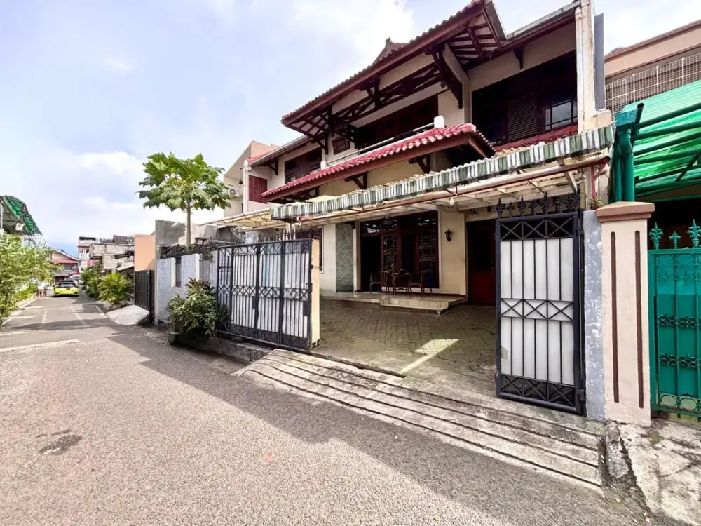 RUMAH KOST-KOSTAN AKSES JALAN 2 MOBIL DI TEBET