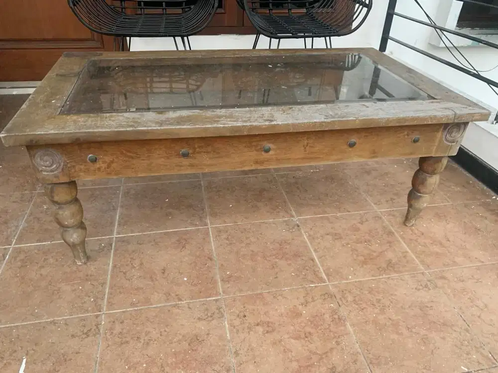 Meja kayu solid berat