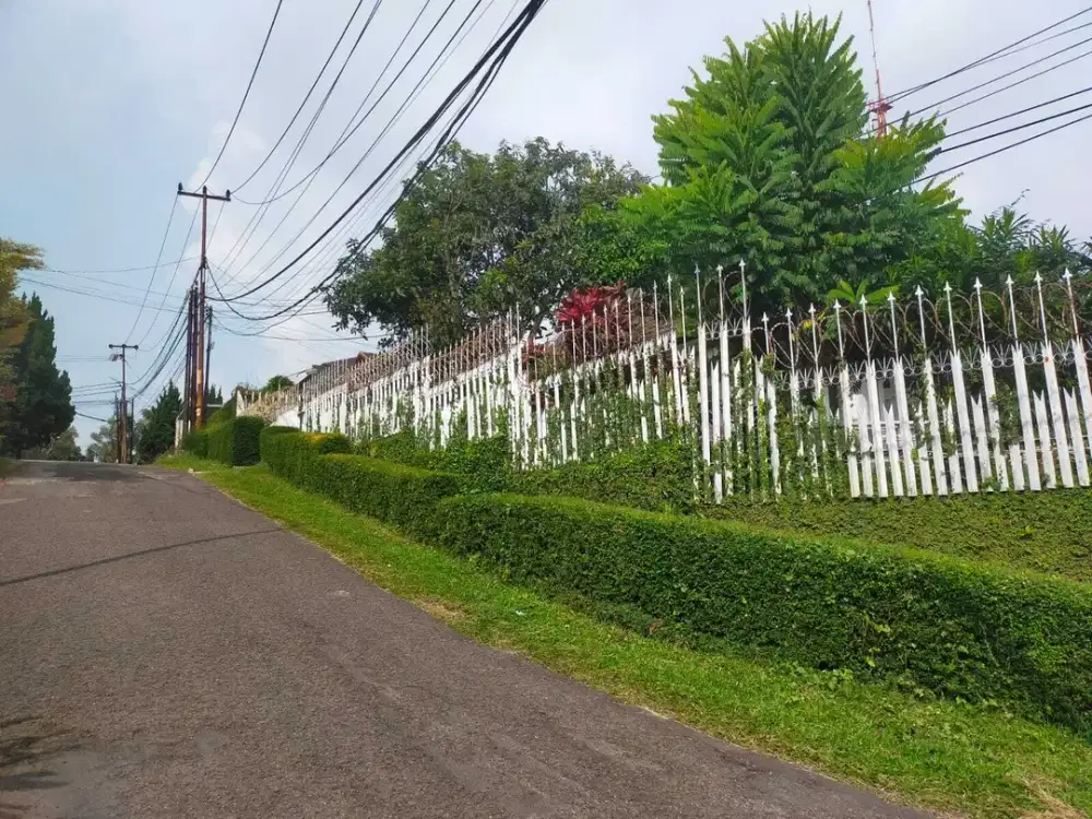 Rumah besar mewah di jl. Setrasari Hoek, Kota Bandung. harga 11,5 M