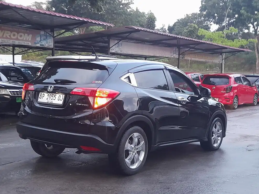HONDA HRV AUTOMETIC PAJAK HIDUP STNK BPKB LENGKAP TANGAN PERTAMA