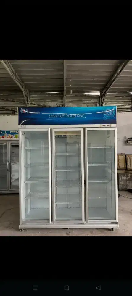 Showcase chiller 3 pintu Gea