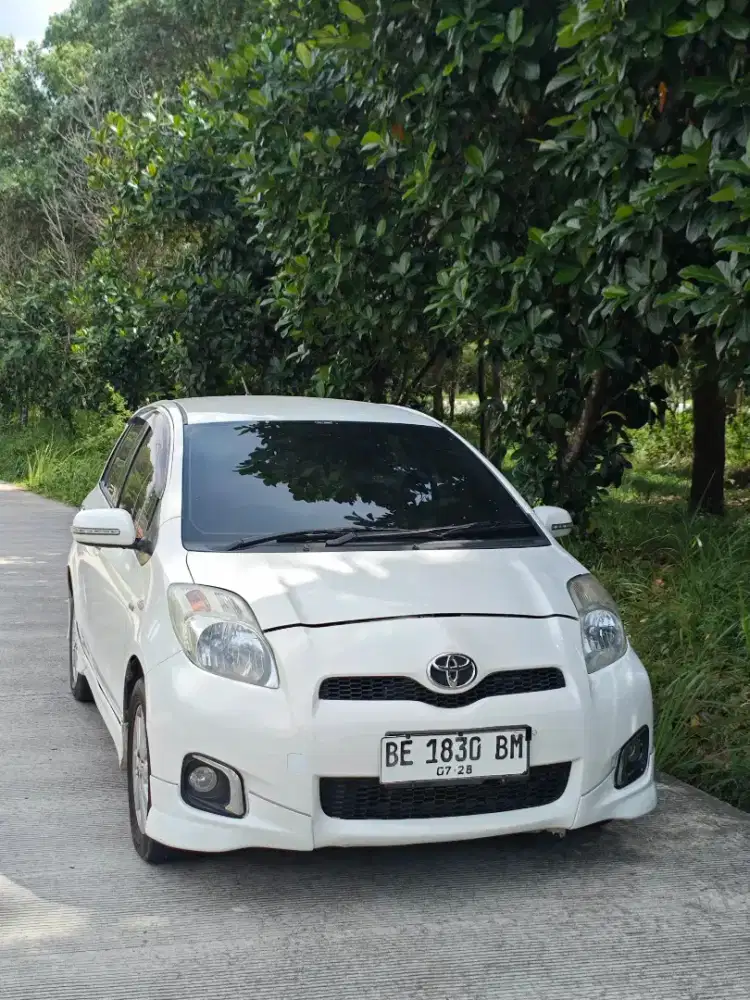 Toyota yaris e matic 2013
