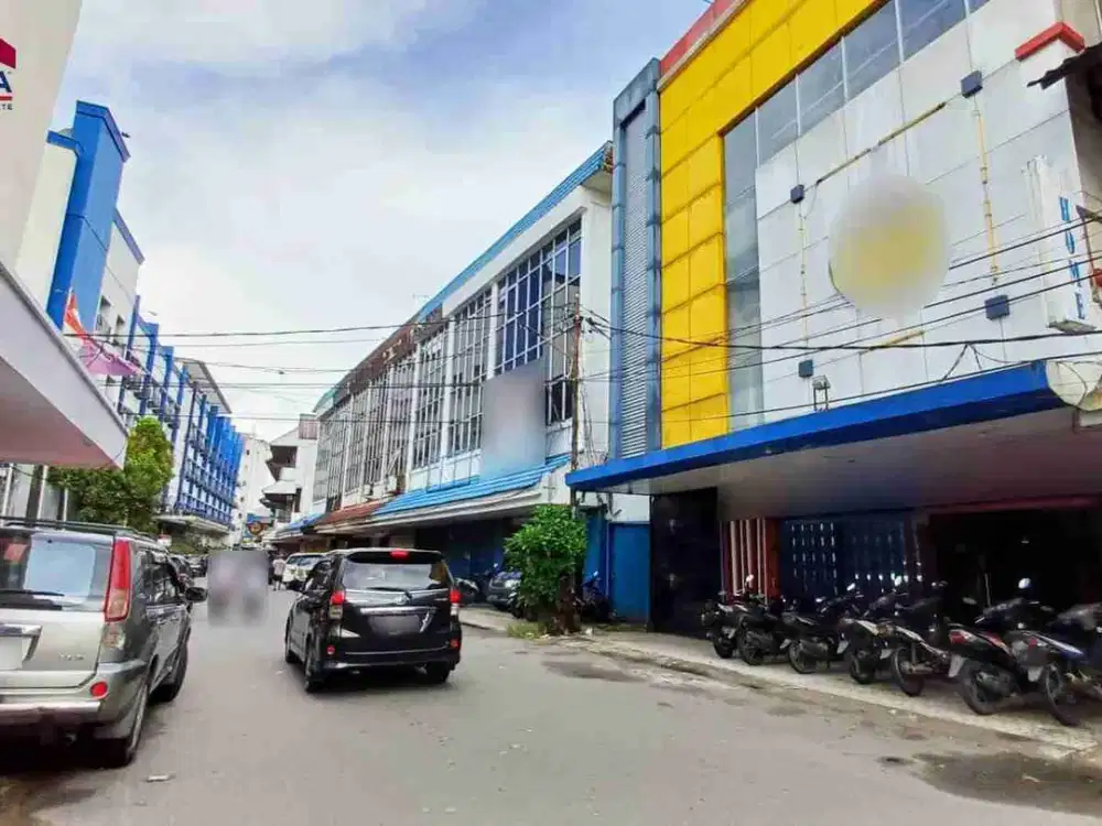 Ruko 3 lantai banyak kamar siap usaha di tengah kota Pontianak