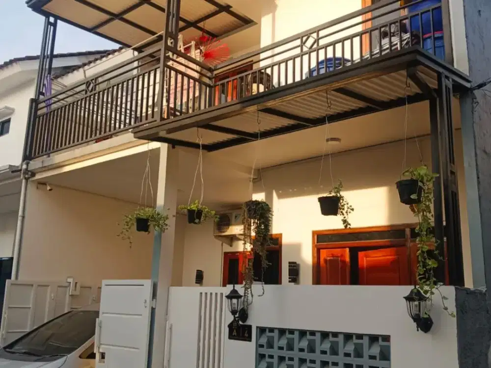 RUMAH 2 LANTAI CASH DAN KPR DILOKASI STRATEGIS DEKAT JALAN UTAMA HANYA 370 JUTAAN