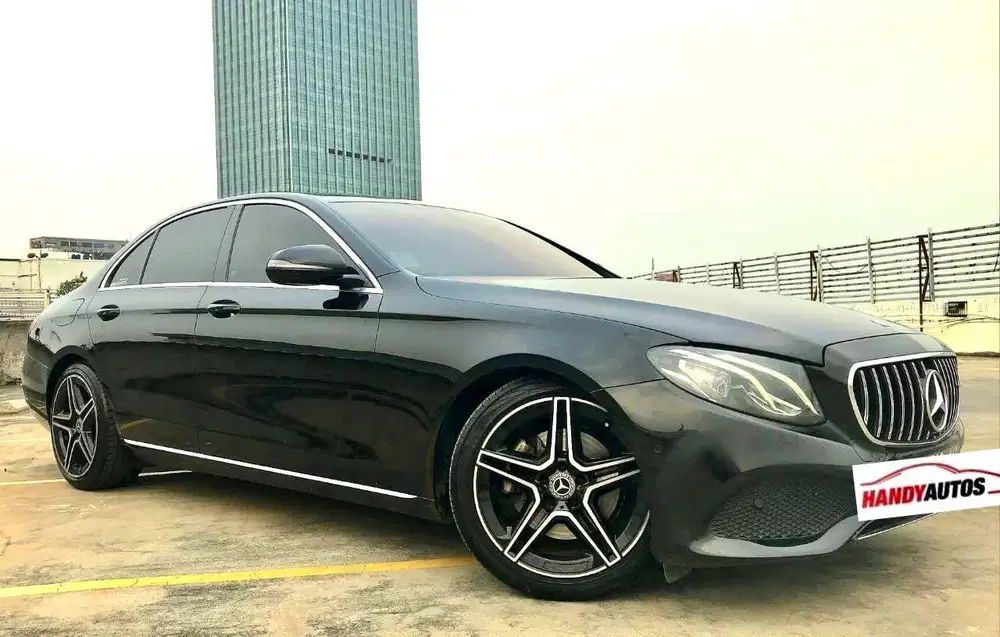 Mercedes Benz E250 W213 AVG Tahun 2016 Matic Hitam
