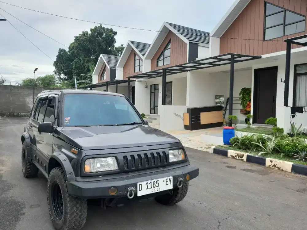 Suzuki Escudo Nomade 2000th Manual mulus