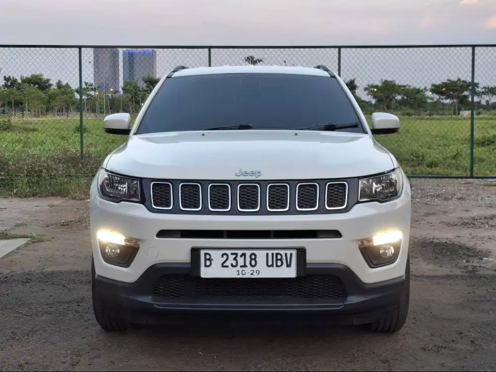 (km 42rb)Jeep Compass 1.4 AT. Longitude. Thn 2018. Putih. Perfect cond
