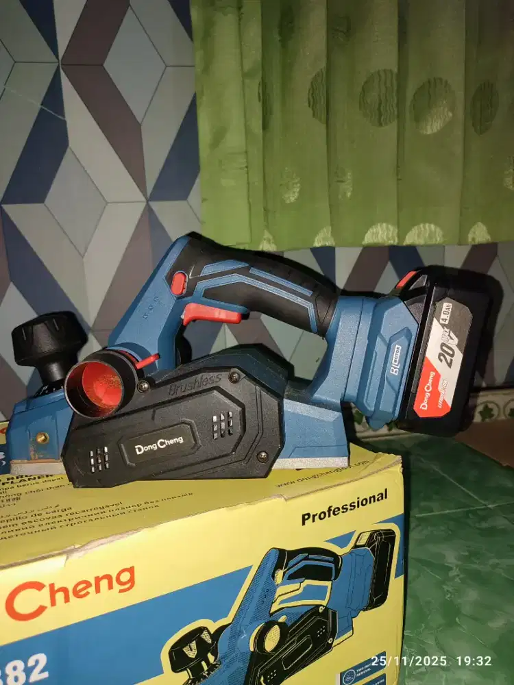 Planer cordless Dong Cheng / mesin ketam kayu cordless