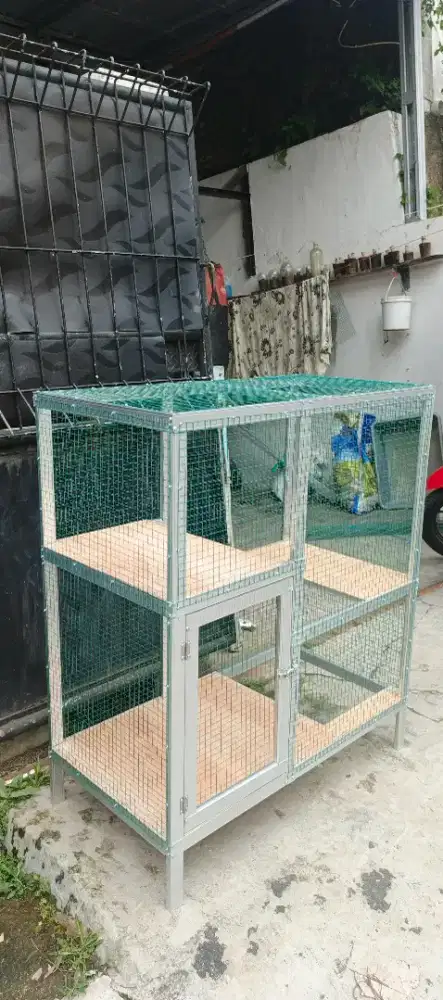 Kandang kucing tingkat
