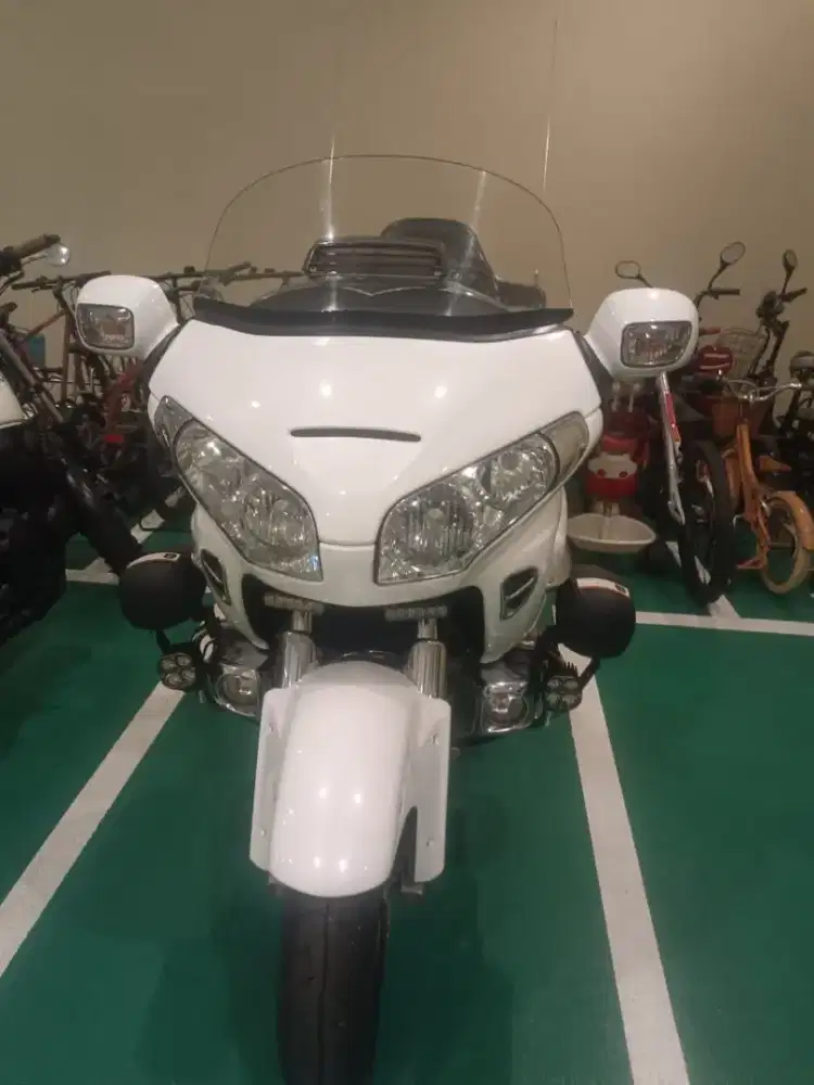 Dijual motor honda glodwing 2011