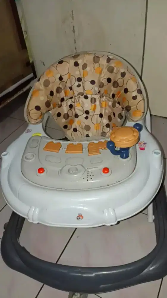 Baby Walker bekas baik