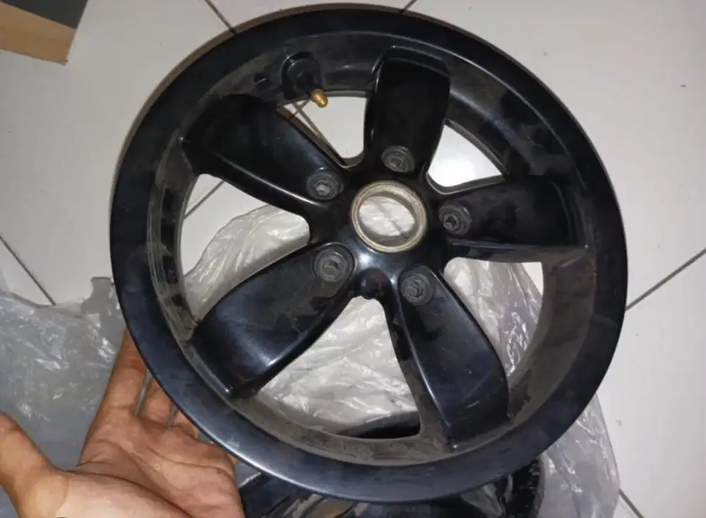 Velg depan original vespa S125 iget + Ban milano
