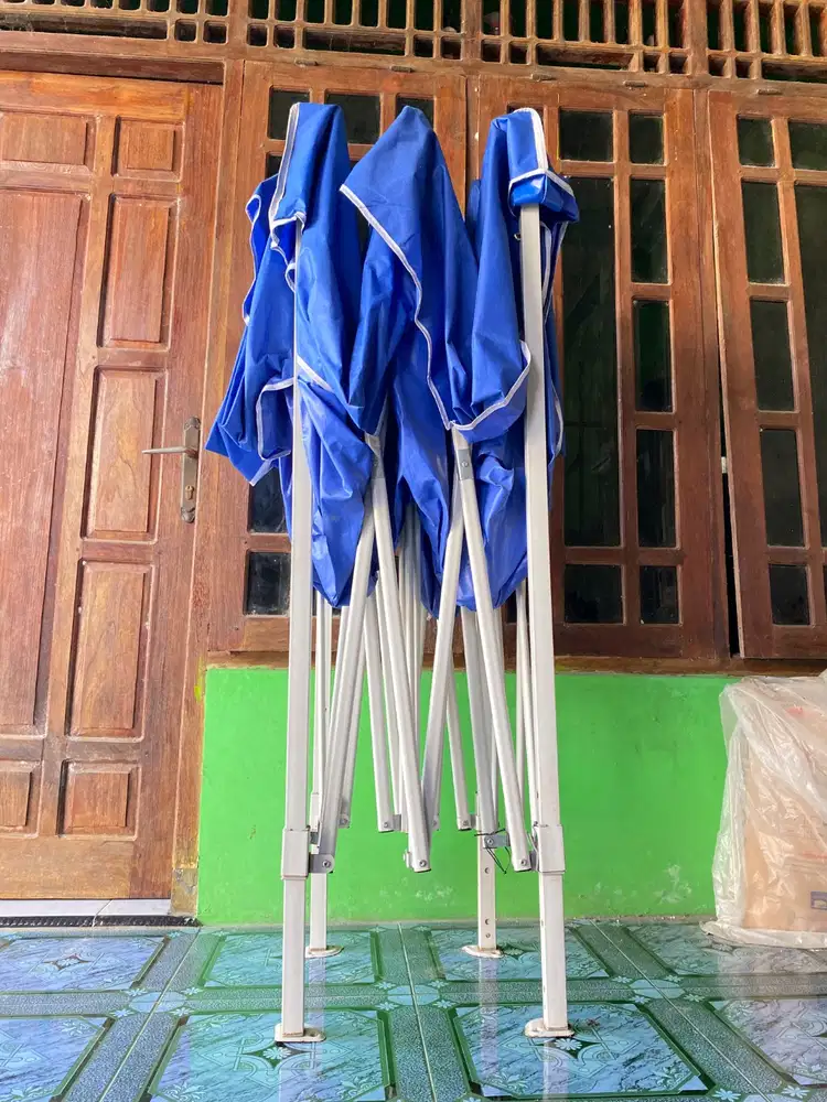 Tenda lipat *SPEEDS* ukuran 2,5 x 2,5 meter