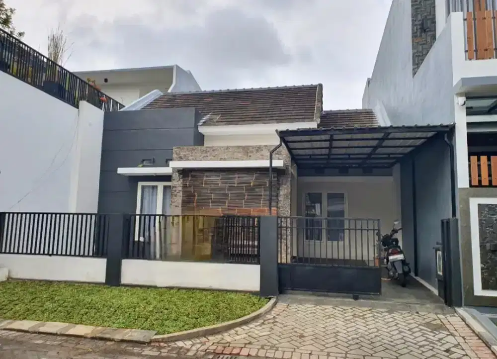 Rumah dijual di Permata Jingga Soekarno Hatta Kota Malang