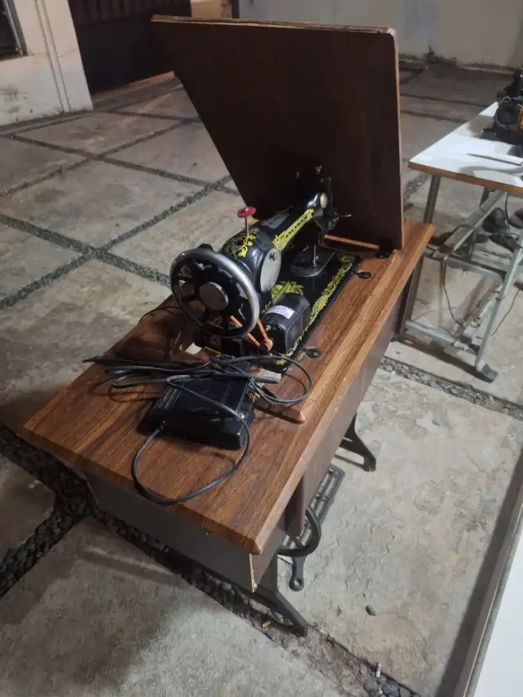 Mesin jait merek singer dan mesin obras