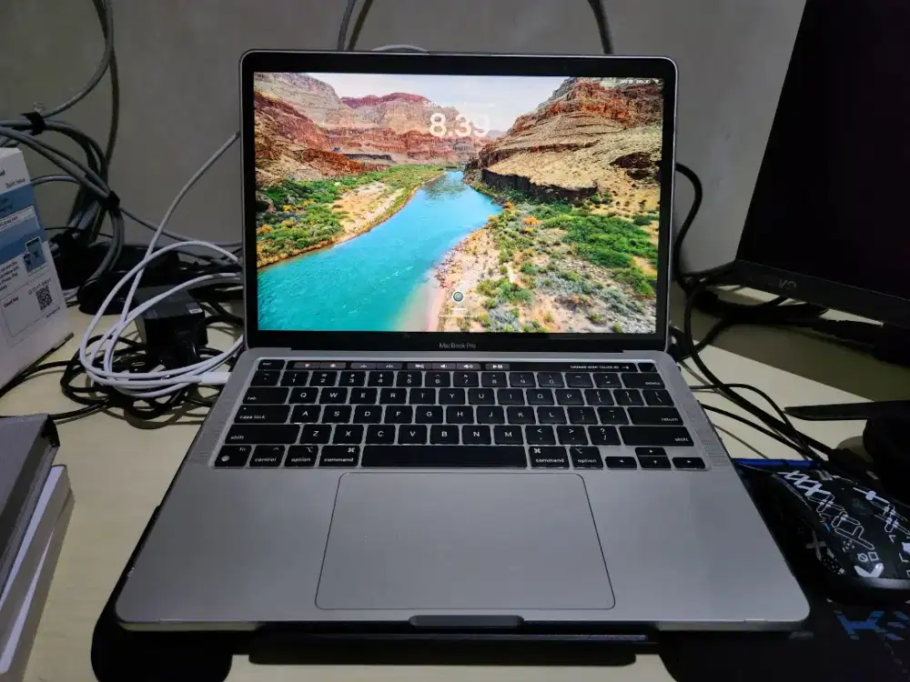 MacBook Pro 13” 2022 M2 Space Gray – Like New