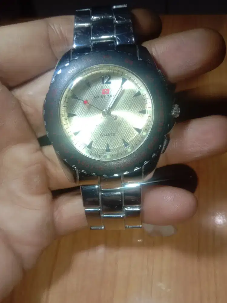 Jam tangan Swiss army